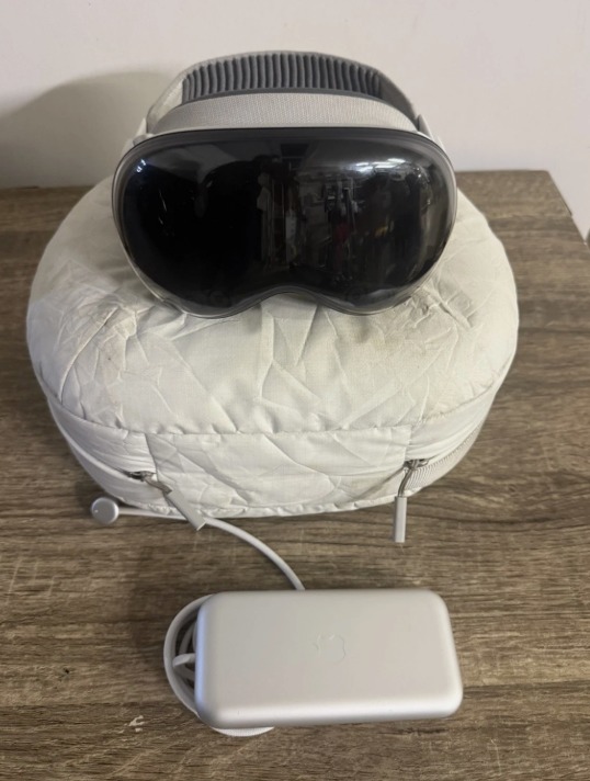 APPLE VISION PRO 1st Gen 512gb A2117 GLASSES & Accessories FOR PARTS ONLY - Image 1