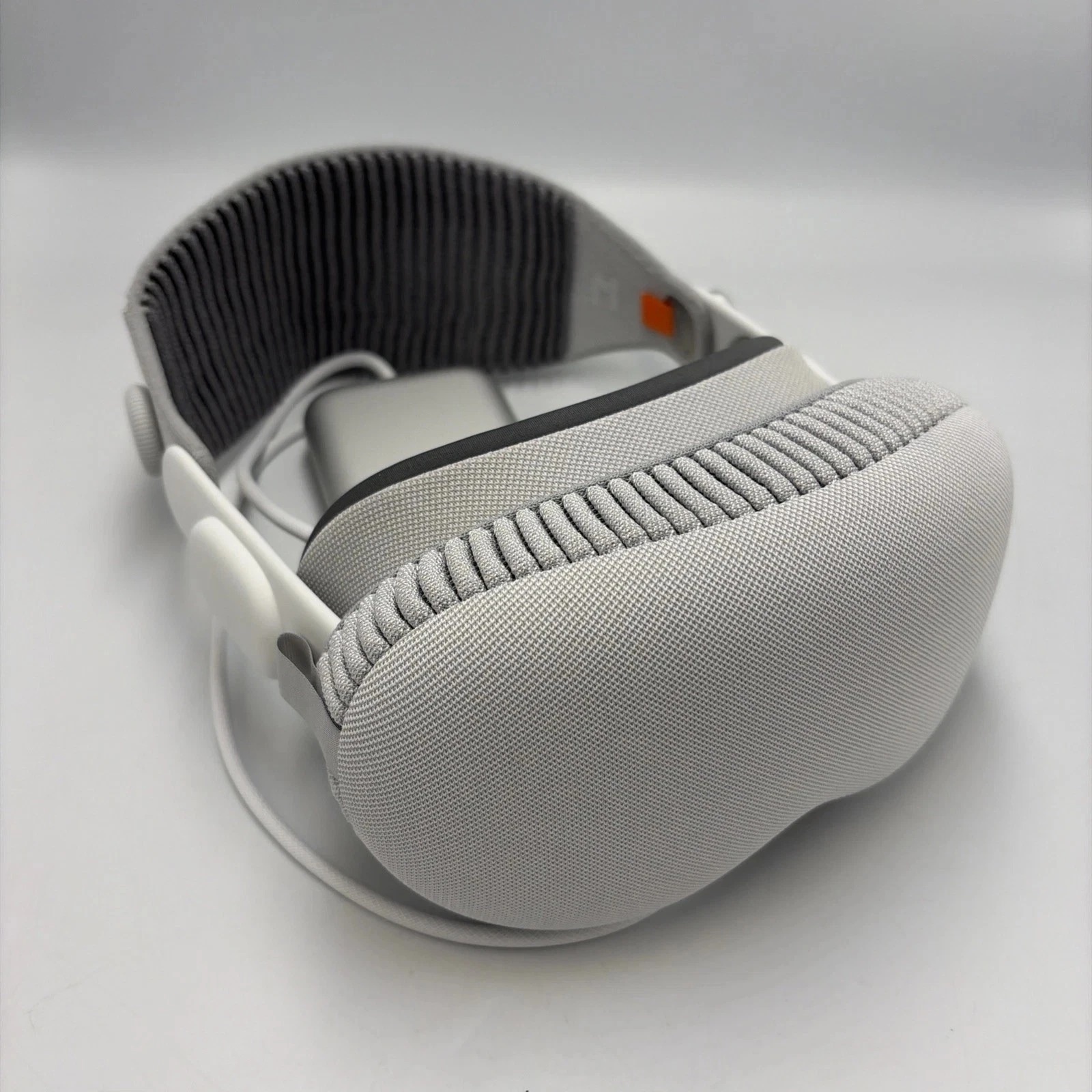 Apple Vision Pro 256GB Gen 1 Mixed Reality Headset Excellent - WFXW - Image 1