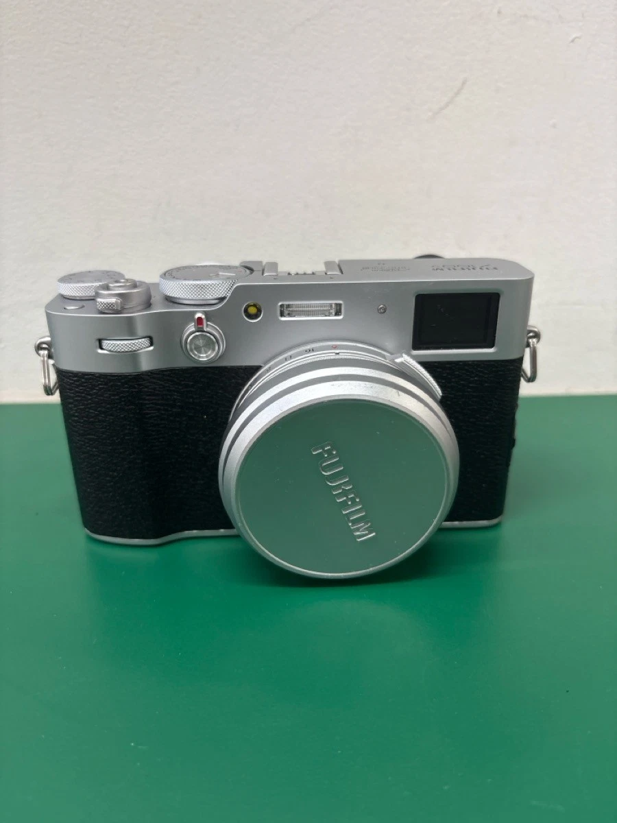 FUJIFILM X100VI DIGITAL CAMERA (SILVER) (E16003632) - Image 1