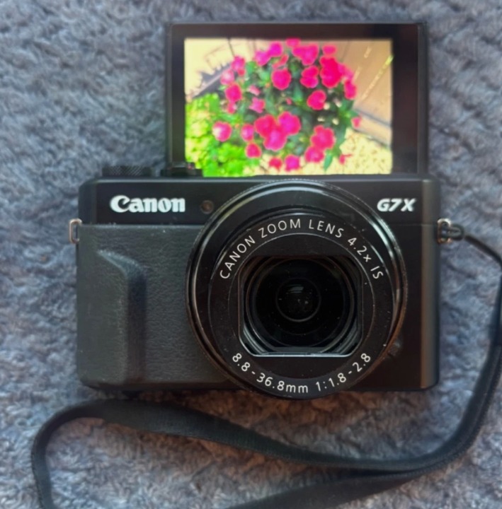 PowerShot G7X Mark II 20.1MP Camera + Extra - Image 1